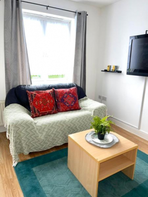 Crescent Apartment - Modern 1 Bedroom First Floor, Ilford